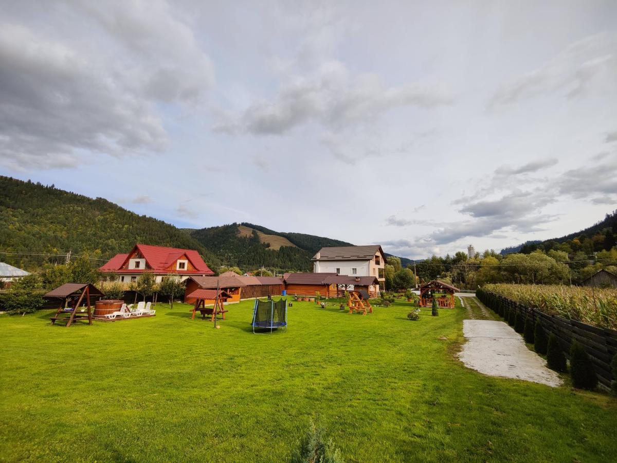 Отель Casa Poiana Teiului Экстерьер фото