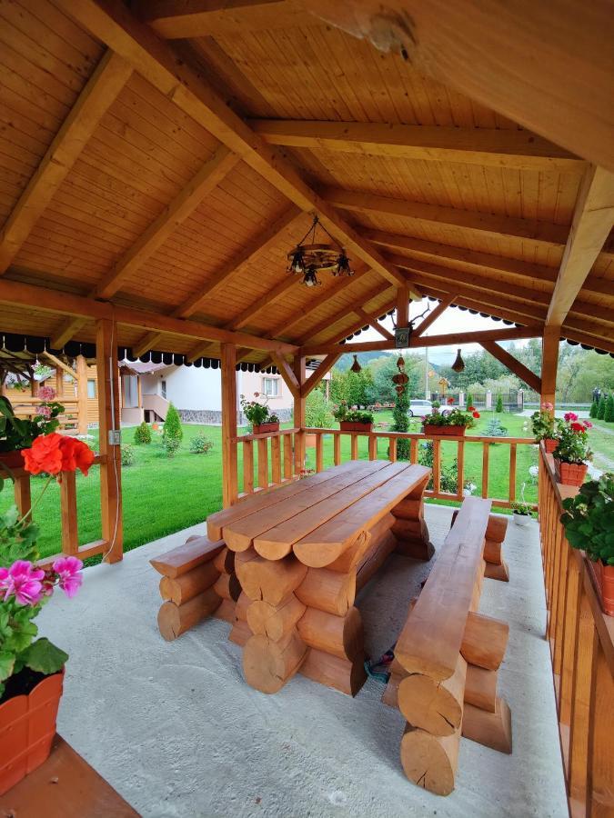 Отель Casa Poiana Teiului Экстерьер фото