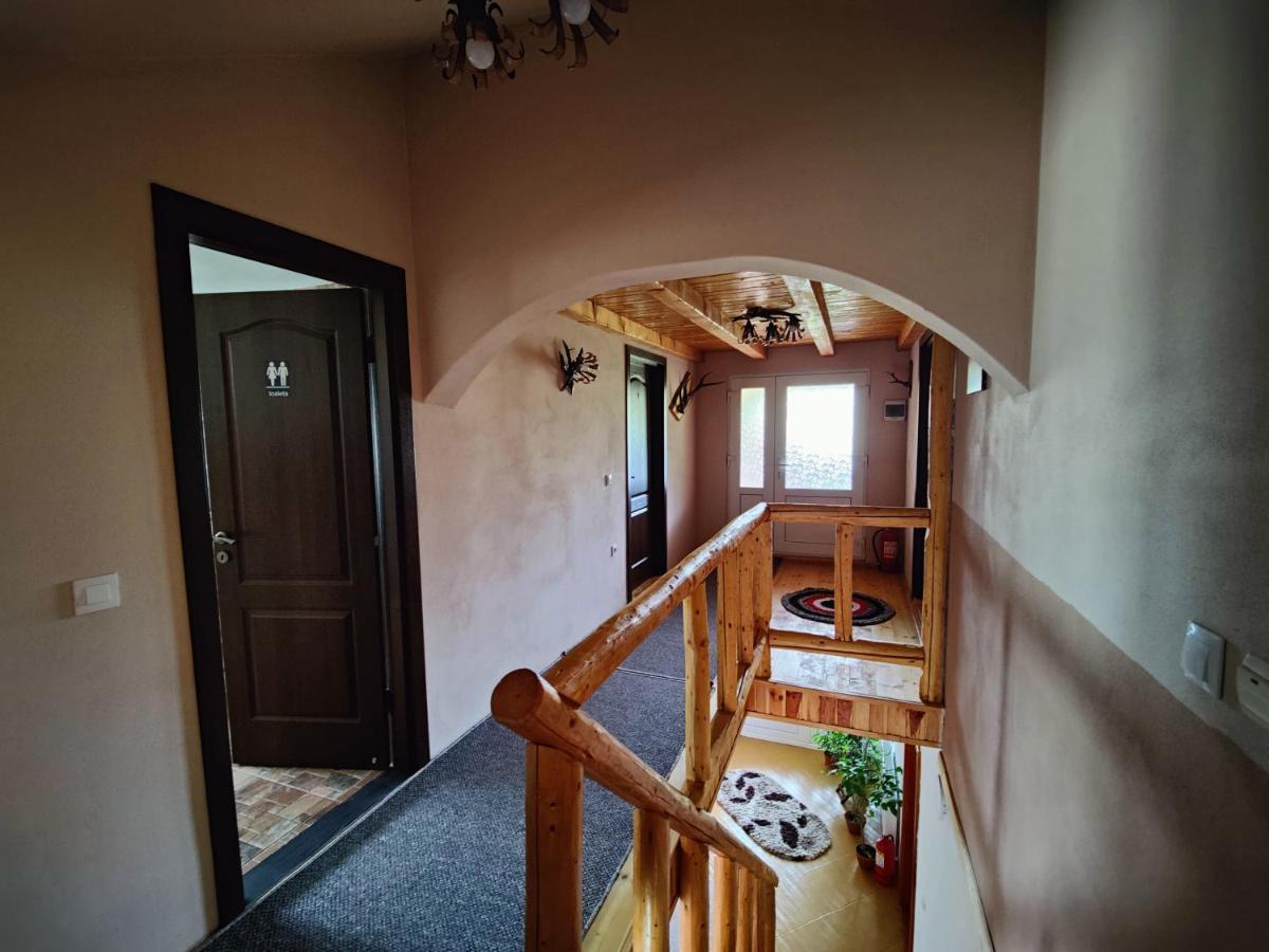 Отель Casa Poiana Teiului Экстерьер фото